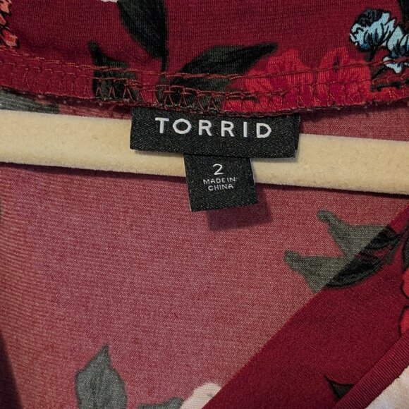 Red faux-wrap blouse with white flowers - Picture 5 of 5